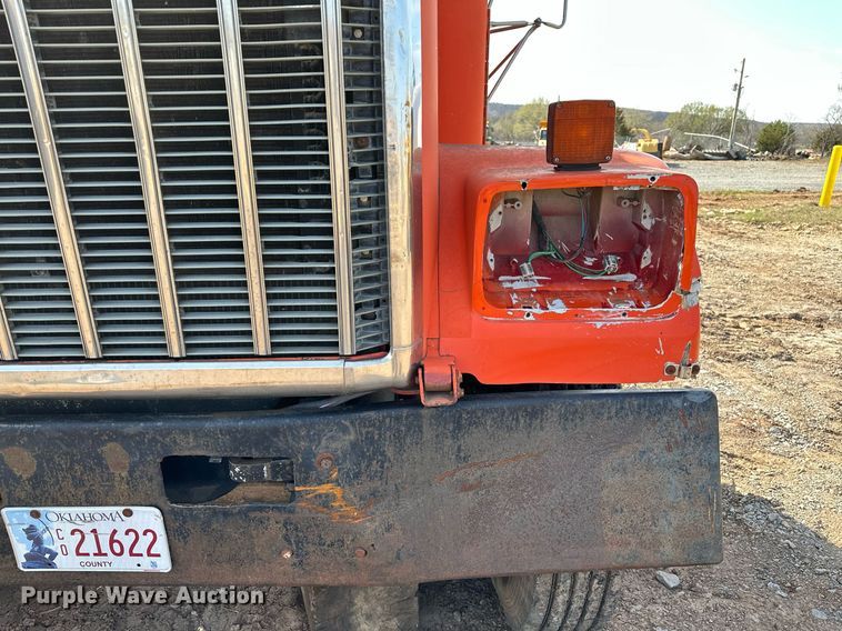 image for item KV9577 1987 GMC General  truck cab and chassis