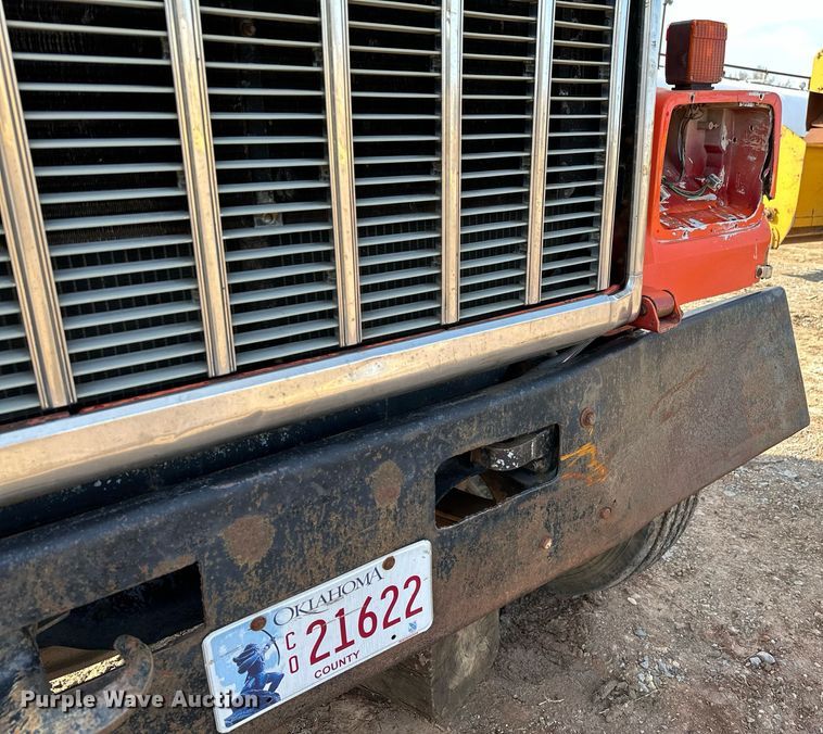 image for item KV9577 1987 GMC General  truck cab and chassis