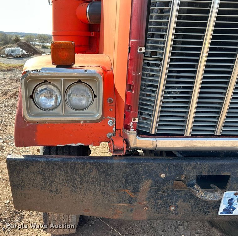 image for item KV9577 1987 GMC General  truck cab and chassis