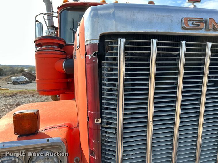 image for item KV9577 1987 GMC General  truck cab and chassis