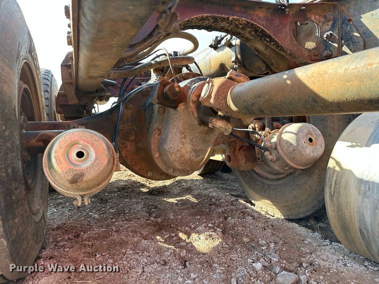 image for item KV9577 1987 GMC General  truck cab and chassis