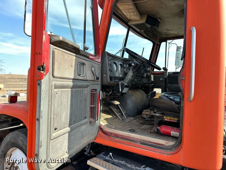 image for item KV9577 1987 GMC General  truck cab and chassis