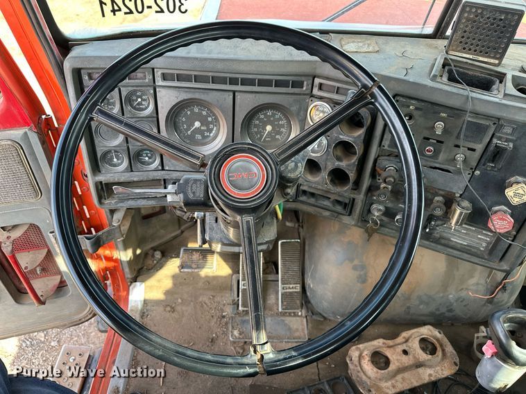 image for item KV9577 1987 GMC General  truck cab and chassis