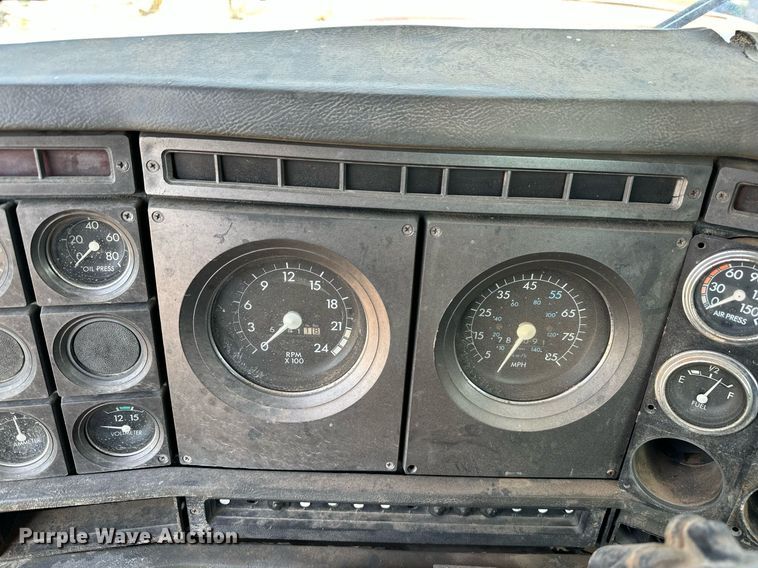 image for item KV9577 1987 GMC General  truck cab and chassis