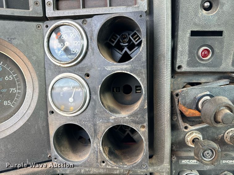 image for item KV9577 1987 GMC General  truck cab and chassis