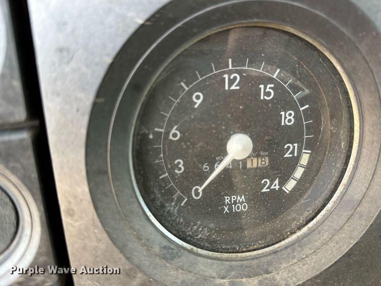 image for item KV9577 1987 GMC General  truck cab and chassis