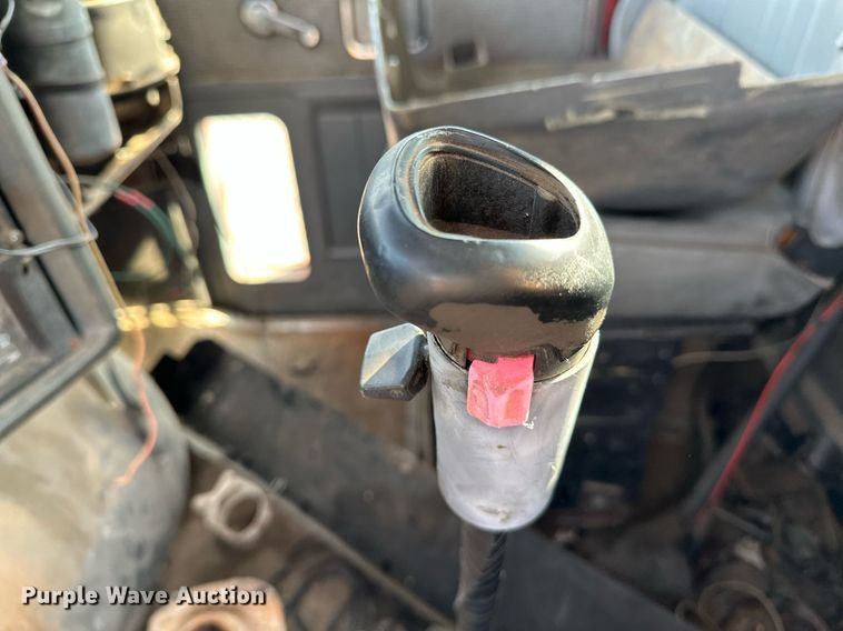 image for item KV9577 1987 GMC General  truck cab and chassis