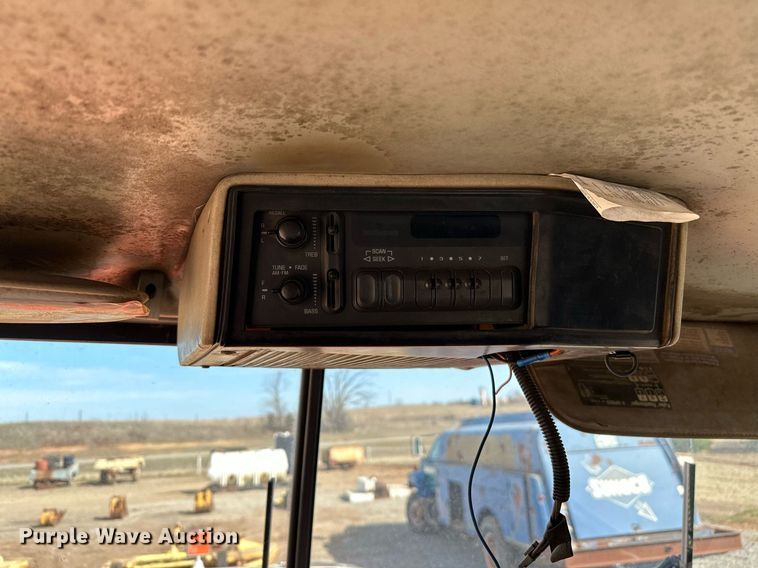 image for item KV9577 1987 GMC General  truck cab and chassis