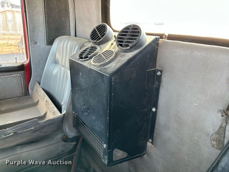 image for item KV9577 1987 GMC General  truck cab and chassis