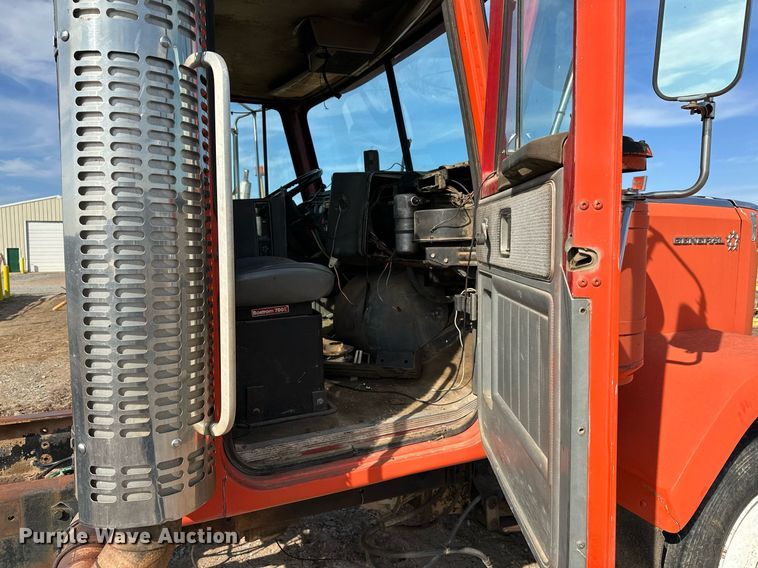 image for item KV9577 1987 GMC General  truck cab and chassis