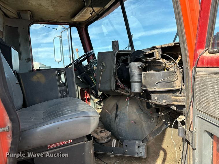 image for item KV9577 1987 GMC General  truck cab and chassis