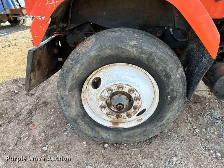 image for item KV9577 1987 GMC General  truck cab and chassis