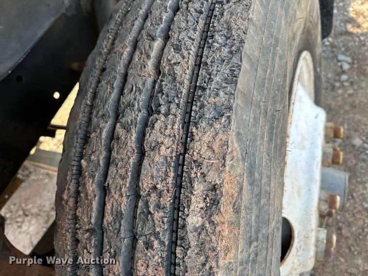 image for item KV9577 1987 GMC General  truck cab and chassis