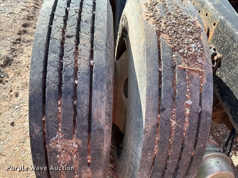 image for item KV9577 1987 GMC General  truck cab and chassis