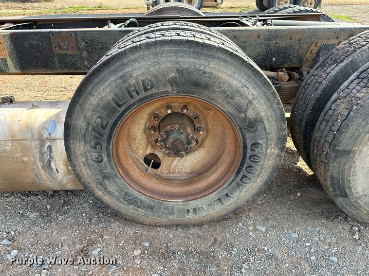 image for item KV9577 1987 GMC General  truck cab and chassis