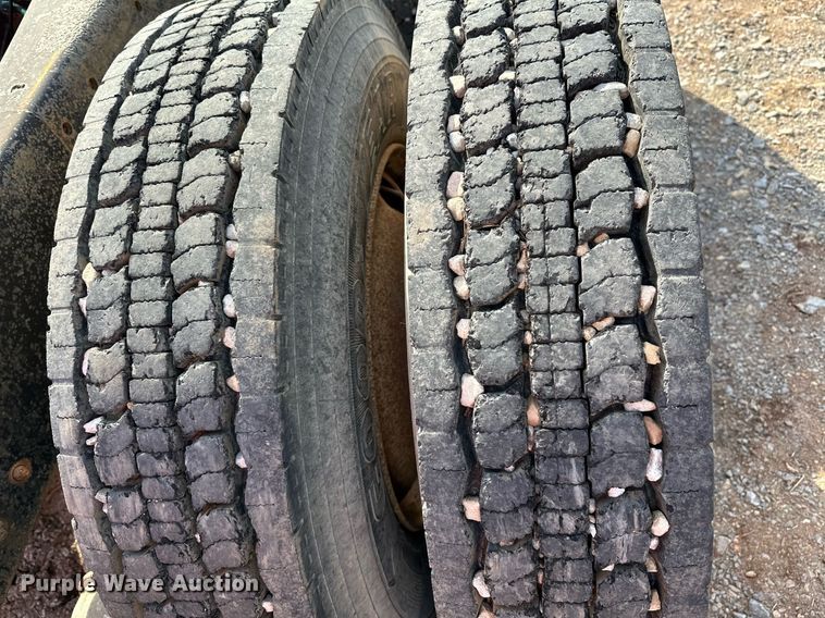 image for item KV9577 1987 GMC General  truck cab and chassis