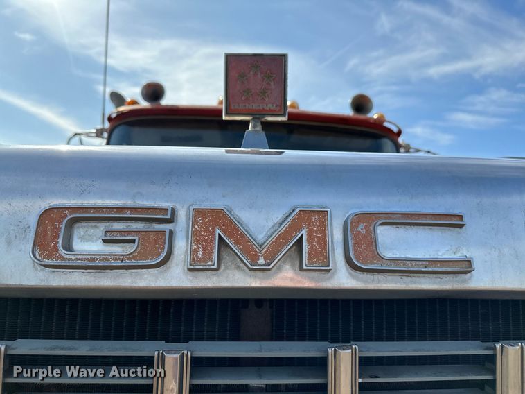 image for item KV9577 1987 GMC General  truck cab and chassis