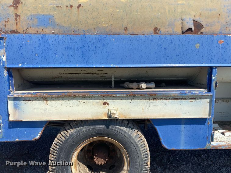 image for item KV9578 1990 Chevrolet C70  water truck