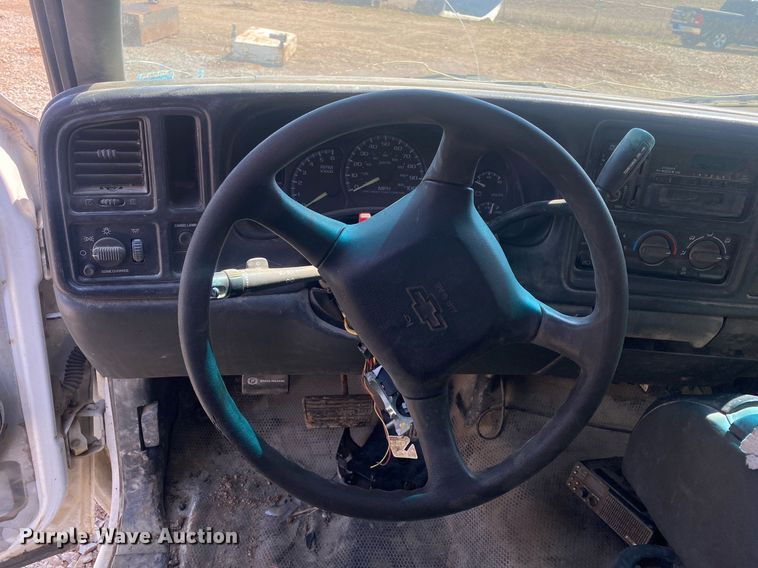 image for item KV9582 2001 Chevrolet Silverado 1500  Ext. Cab pickup truck