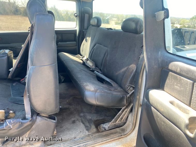 image for item KV9582 2001 Chevrolet Silverado 1500  Ext. Cab pickup truck