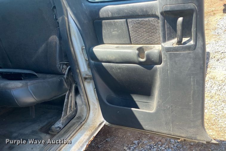 image for item KV9582 2001 Chevrolet Silverado 1500  Ext. Cab pickup truck