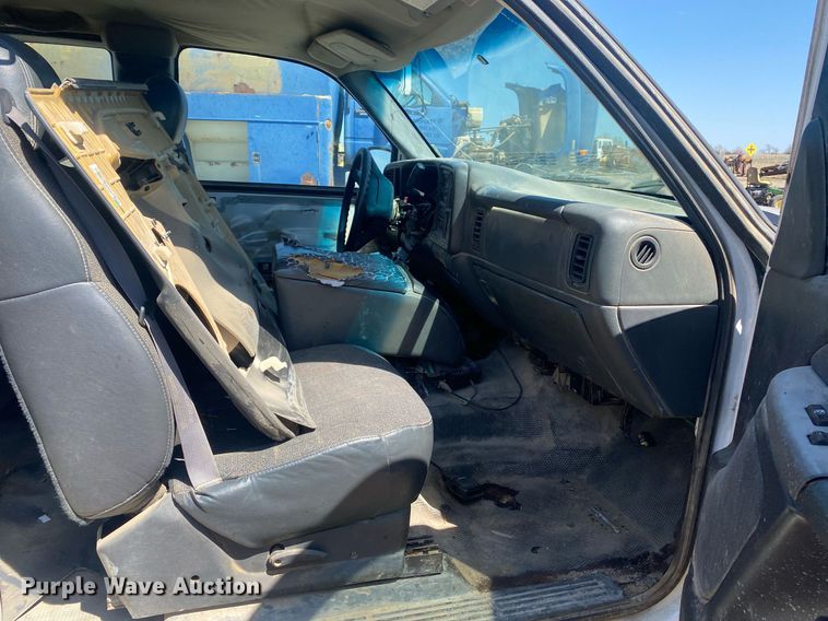 image for item KV9582 2001 Chevrolet Silverado 1500  Ext. Cab pickup truck