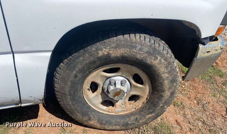 image for item KV9582 2001 Chevrolet Silverado 1500  Ext. Cab pickup truck