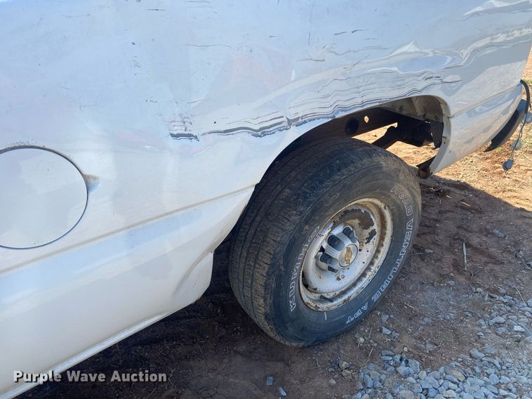 image for item KV9582 2001 Chevrolet Silverado 1500  Ext. Cab pickup truck