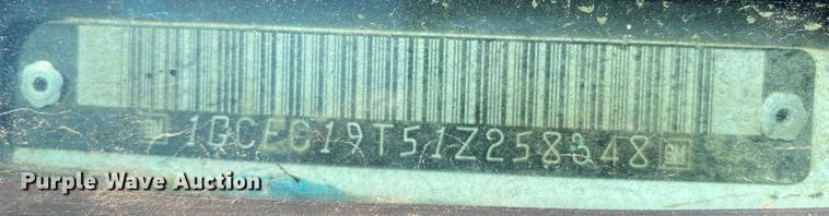 image for item KV9582 2001 Chevrolet Silverado 1500  Ext. Cab pickup truck