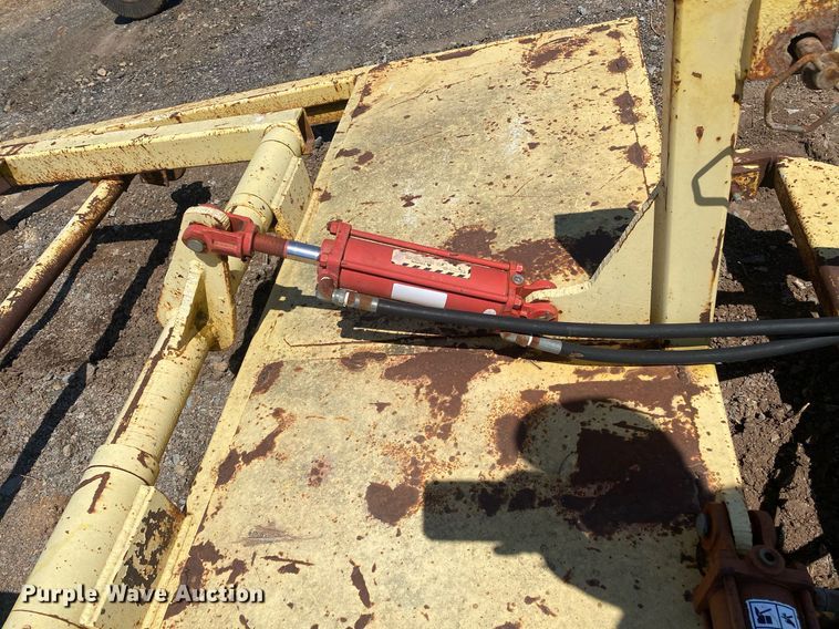 image for item KV9585 Road maintainer