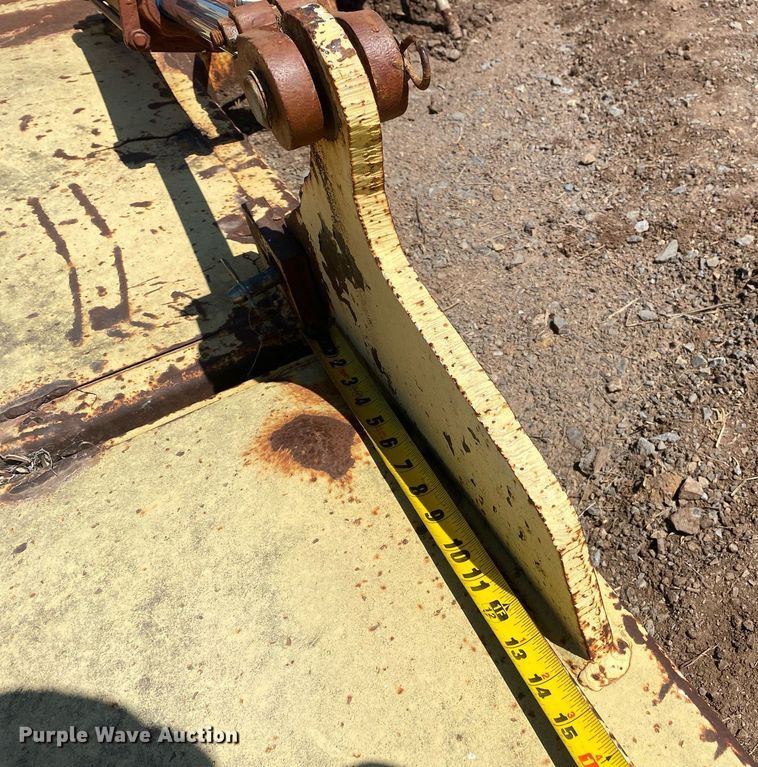 image for item KV9585 Road maintainer