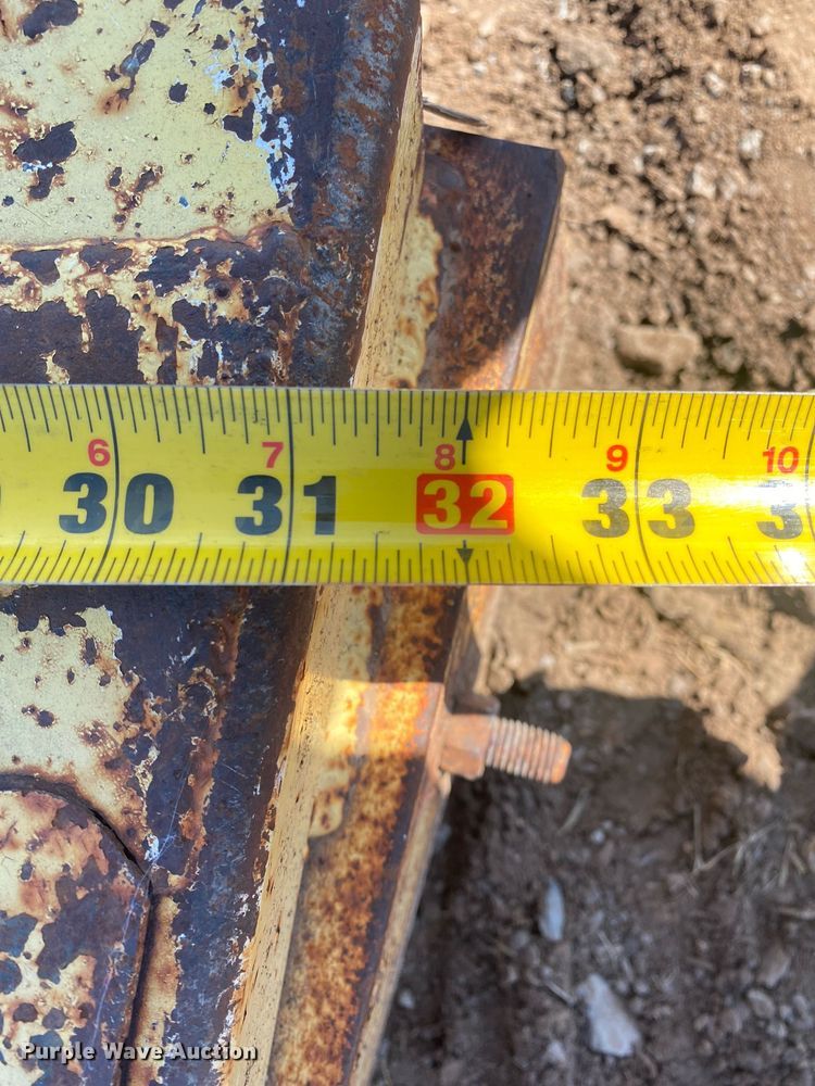 image for item KV9585 Road maintainer