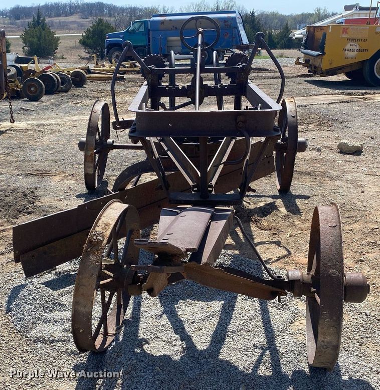 image for item KV9587 The Russell Grader Mfg. Co.  grader