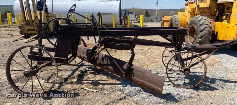 image for item KV9587 The Russell Grader Mfg. Co.  grader