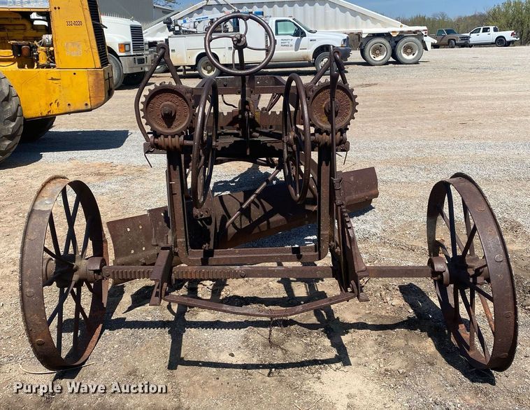 image for item KV9587 The Russell Grader Mfg. Co.  grader