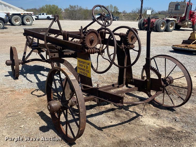 image for item KV9587 The Russell Grader Mfg. Co.  grader