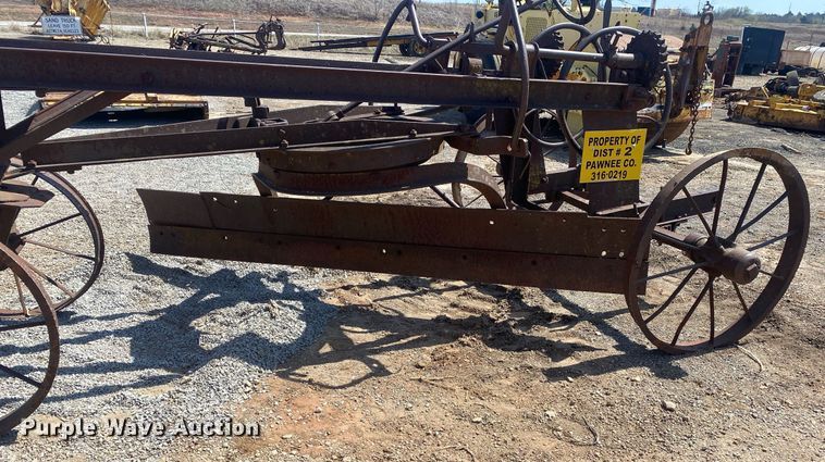 image for item KV9587 The Russell Grader Mfg. Co.  grader