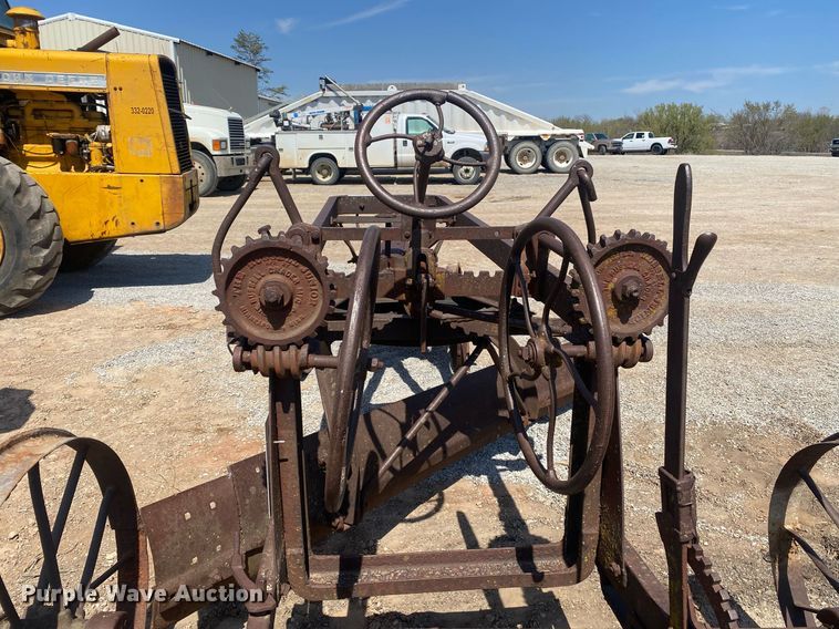 image for item KV9587 The Russell Grader Mfg. Co.  grader