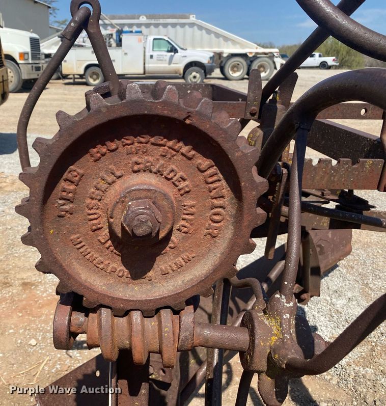 image for item KV9587 The Russell Grader Mfg. Co.  grader