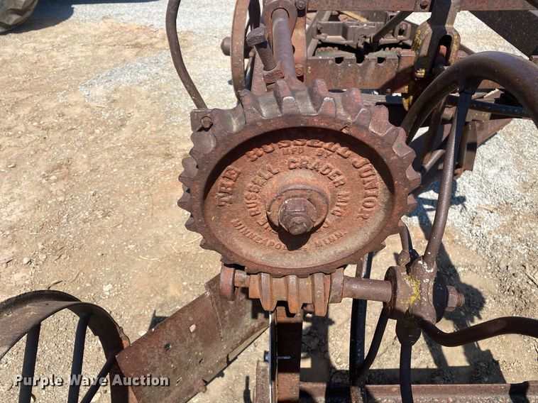 image for item KV9587 The Russell Grader Mfg. Co.  grader