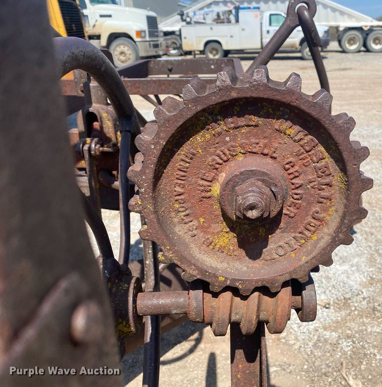 image for item KV9587 The Russell Grader Mfg. Co.  grader