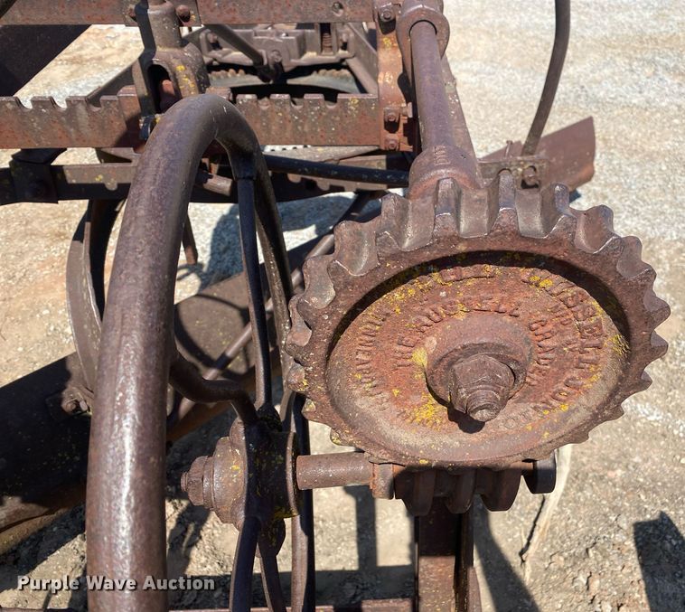 image for item KV9587 The Russell Grader Mfg. Co.  grader