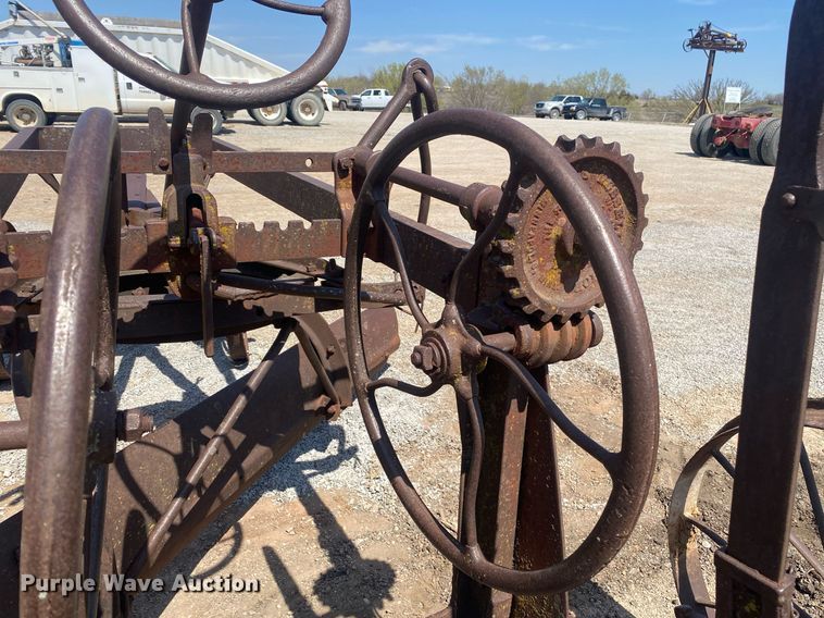 image for item KV9587 The Russell Grader Mfg. Co.  grader