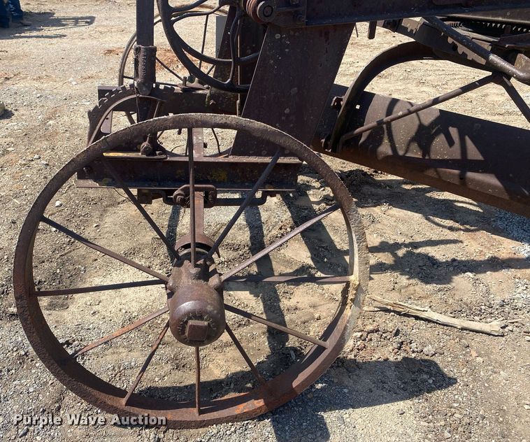 image for item KV9587 The Russell Grader Mfg. Co.  grader