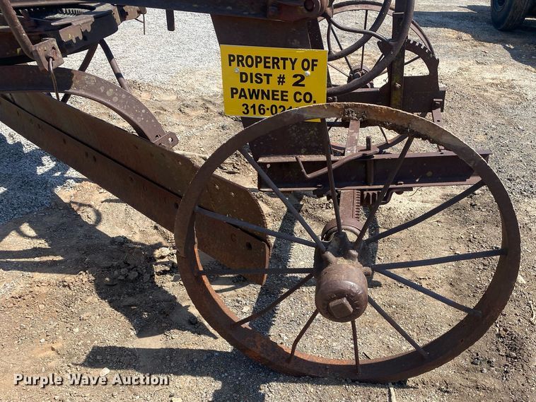 image for item KV9587 The Russell Grader Mfg. Co.  grader