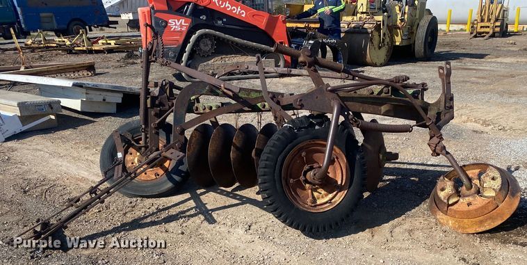 image for item KV9590 John Deere  one-way disk