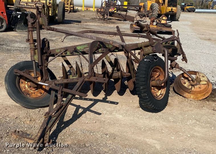 image for item KV9590 John Deere  one-way disk