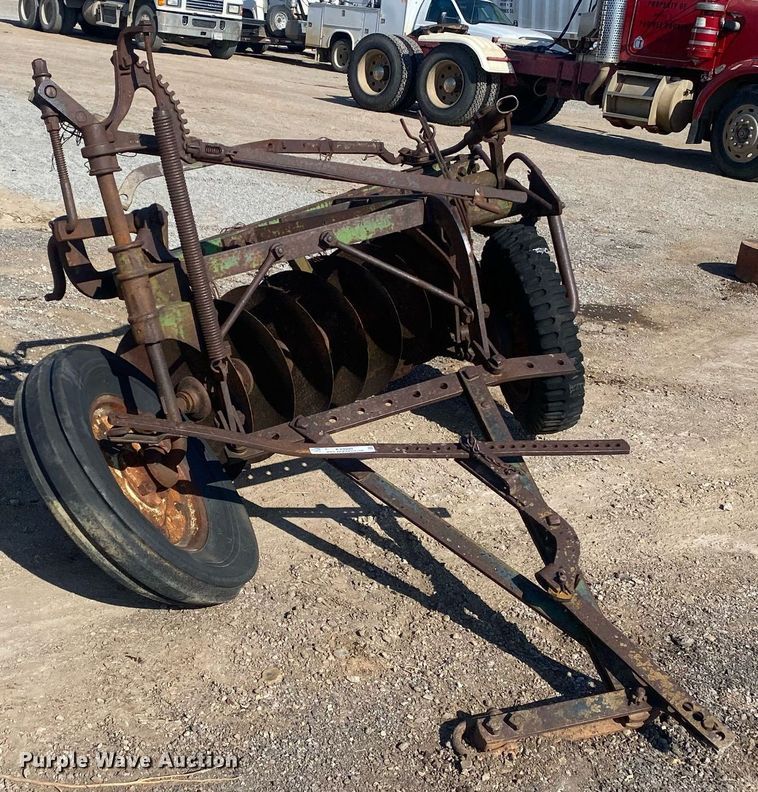 image for item KV9590 John Deere  one-way disk