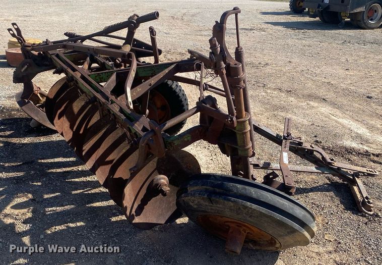 image for item KV9590 John Deere  one-way disk