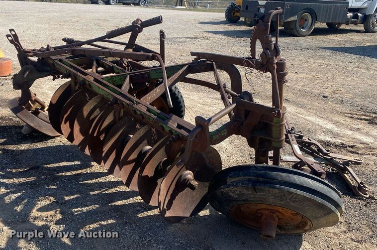 image for item KV9590 John Deere  one-way disk